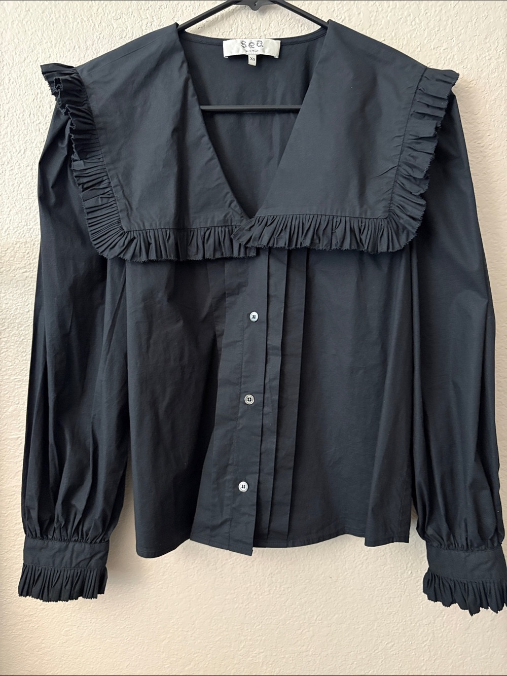 Sea Black Ruffle Sailor-Collar Button-Front Blouse🌺